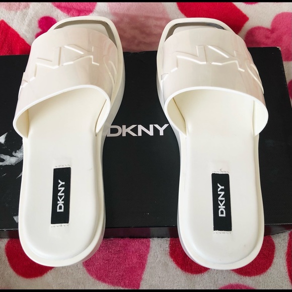 NEW - DKNY Women's Laren Platform Slide Sandals - Picture 4 of 6